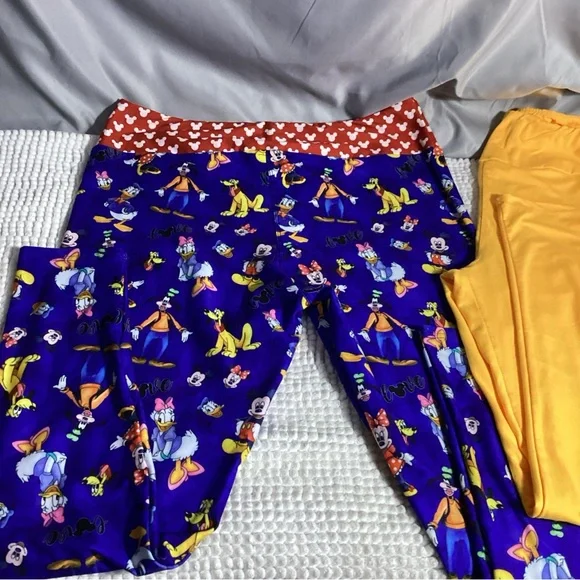 SOLD………CL “love” Disney Themed Mickey Minnie Daisy Goofy Women’s Leggings - Picture 5 of 6